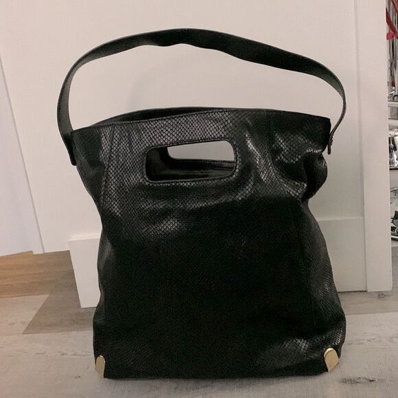 VINCE Camuto faux snakeskin leather bag goldtone accent slip/zip pockets black - Picture 1 of 14